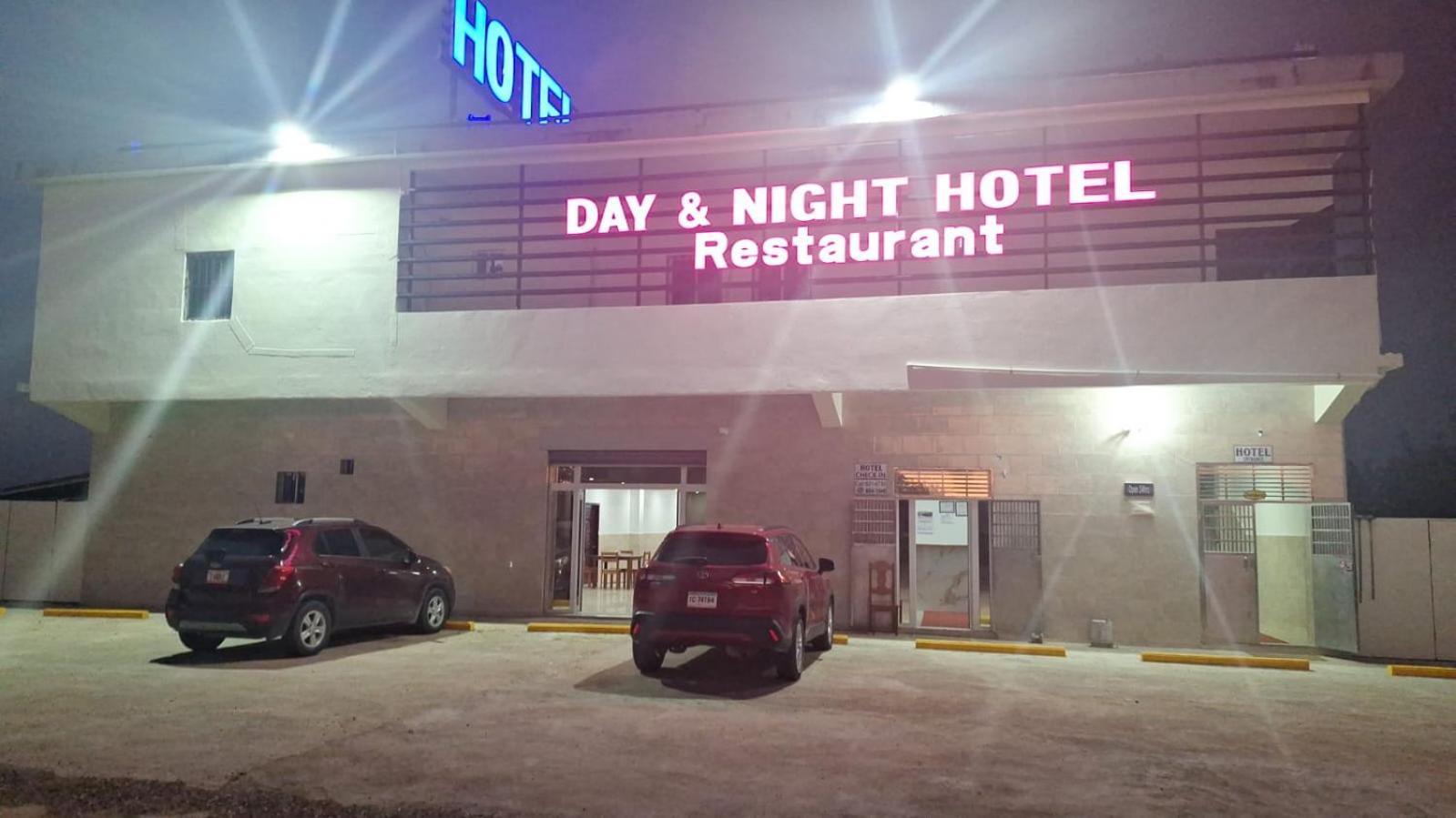 Day And Night Hotel Бельмопан Экстерьер фото